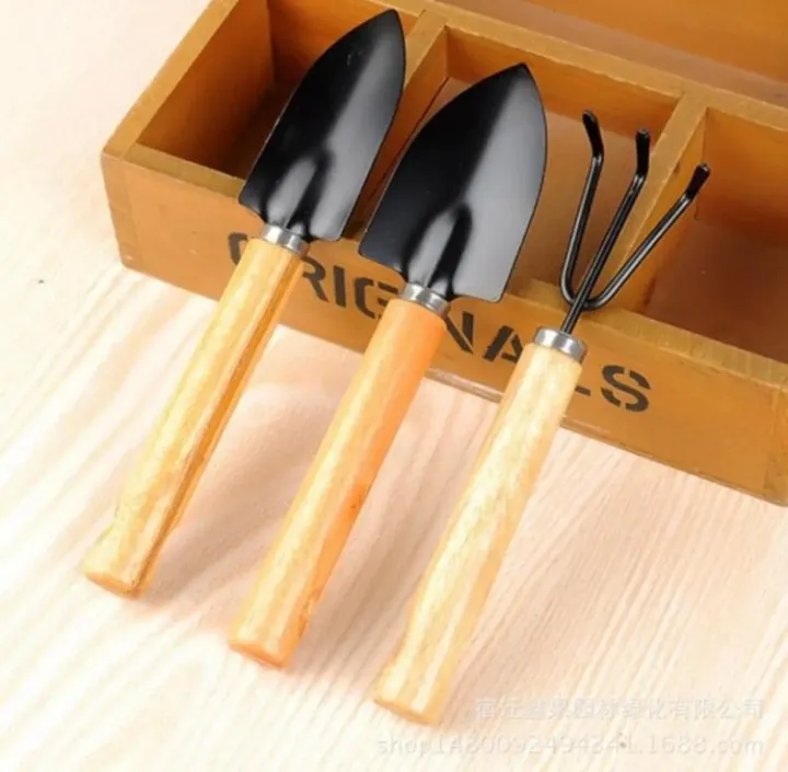 Pack%20of%203%20Gardening%20tool%20set%20Wooden%20Handle%20,%20Set%20of%203%20Piece%20Garden%20Tool%20set,%20Gardening%20Tools,%20extremely%20High%20Quality%203pcs%20/%20set%20Mini%20Garden%20Tools%20Wood%20Handle%20Stainless%20Steel%20Potted%20Shovel%20Rake%20Spade%20for%20Flowers%20Potted%20Plant%20-%20Image%207