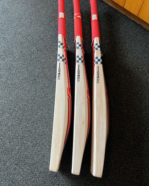 Hard%20Ball%20Cricket%20Bat-Babar%20Azam%20Hypernova%201.3%20Generation%20Edition%20-%20Image%202