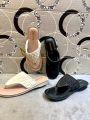 pani ki anguthe wali chappal girls. 