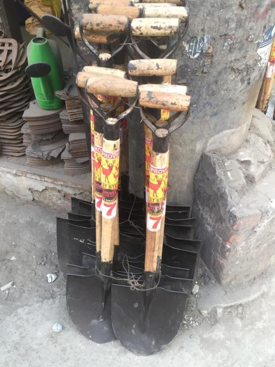 High%20Quality%20Garden%20Spade%20Shovel%20Belcha%20with%20Wooden%20Handle%20Heavy%20Duty%20Agricultural%20Tool%20Strong%20Wooden%20Handle%20For%20Digging%20-%20Image%204