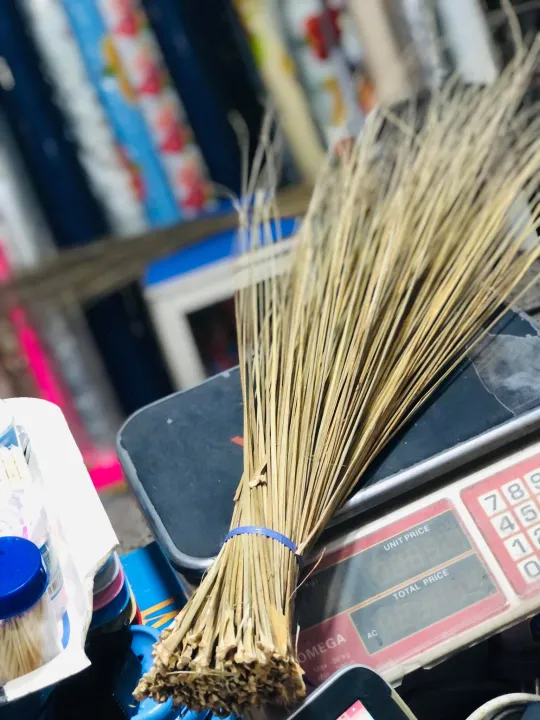 Broom%20Stick%20%D8%A8%D8%A7%D9%86%D8%B3%20%D8%AC%DA%BE%D8%A7%DA%91%D9%88%20Bans%20Jhaaru%20Jharo%20Jharoo%20Jharu%20Feather%20Broom%20Sweeper%20Feather%20Duster%20Long%20Lasting%20Quality%20Durable%20Feathers%20Bans%20Feather%20-%20Image%204