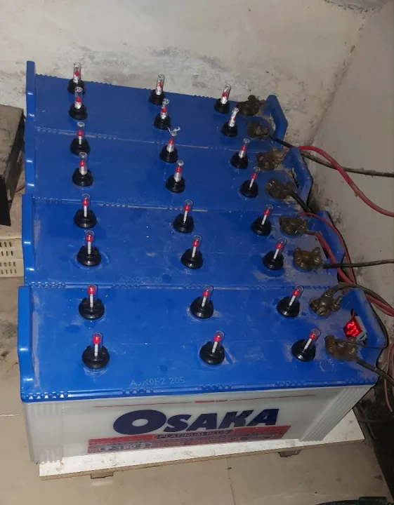 LEAD%20ACID%20BATTERY%20CAPS%20TO%20CHECK%20WATER%20LEVEL,%20Color%20Black%20-%20Image%206