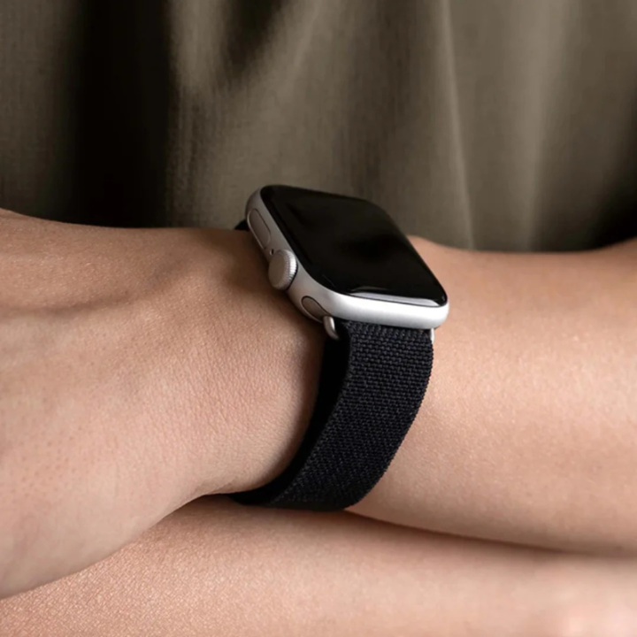 Black%20%7C%20Apple%20Watch%20Milanese%20Magnetic%20Loop%20Strap%20%7C%20Stainless%20Steel%20Band%20%7C%2042mm%20/%2044mm%20/%2045mm%20-%20Image%205