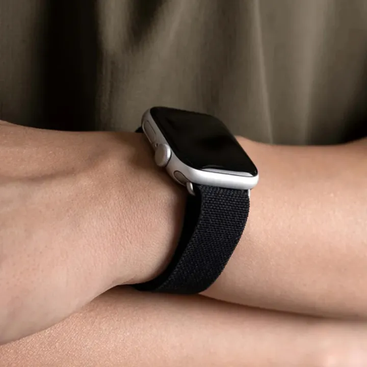 Black%20%7C%20Apple%20Watch%20Milanese%20Magnetic%20Loop%20Strap%20%7C%20Stainless%20Steel%20Band%20%7C%2042mm%20/%2044mm%20/%2045mm%20-%20Image%205