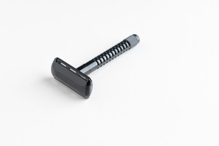 Treet%20Platinum%20Safety%20Razor%20-%201%20Razor%20and%202%20Blades%20-%20Image%204