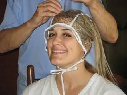 Frosting%20Cap%20/%20Highlighting%20Cap/%20%20Streaking%20Cap%20-%20Image%203