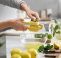 Manual Lemon Squeezer Dual-Action Citrus Press Hand Fruit Juicer Lime Squeezer Bowl Hand Press Kitchen Tool Manual Citrus Juicer. 