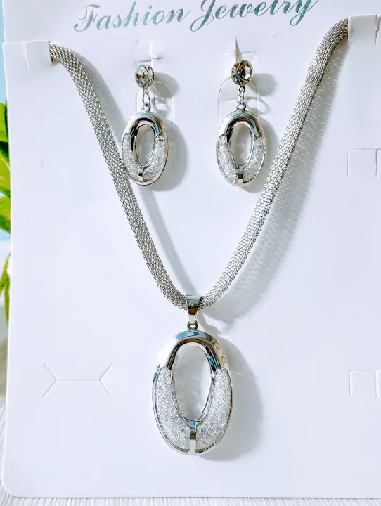 Elegant%20Metal%20Necklace%20&%20Earrings%20Set%20for%20Women%20%E2%80%93%20Stylish%20Designer%20Pendant%20Necklace%20-%20Necklace%20and%20Earrings%20-%20Image%204