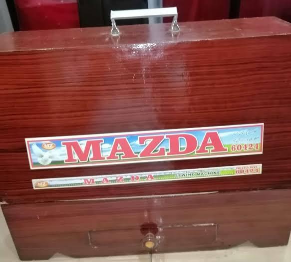 Sewing%20machine%20Mazda%20-%20Image%203