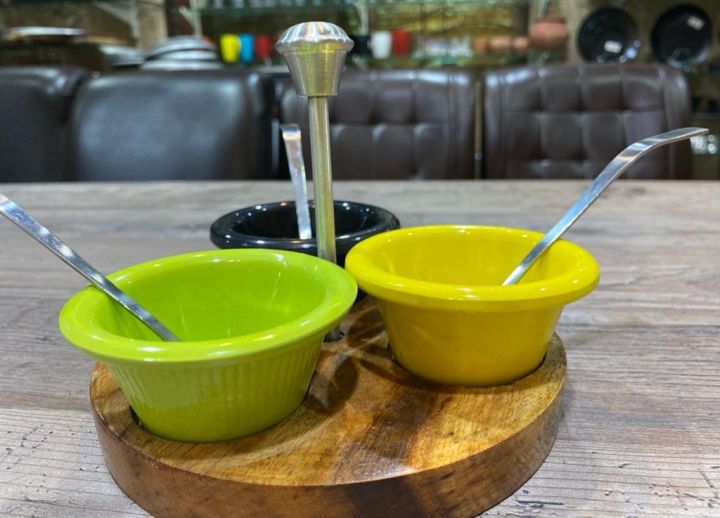 Sauce%20Serving%20Set%20Small%20Sauce%20Bowl%20MELAMINE%20WITH%20SPOON%20Server%203-Way%20WOODEN%20BASE/Serving%20Bowl%20,Sauce%20Dishes,%20Sauce%20Dipping%20Bowls%203pcs%20Divided%20Sauce%20Plates%20-%20Image%203