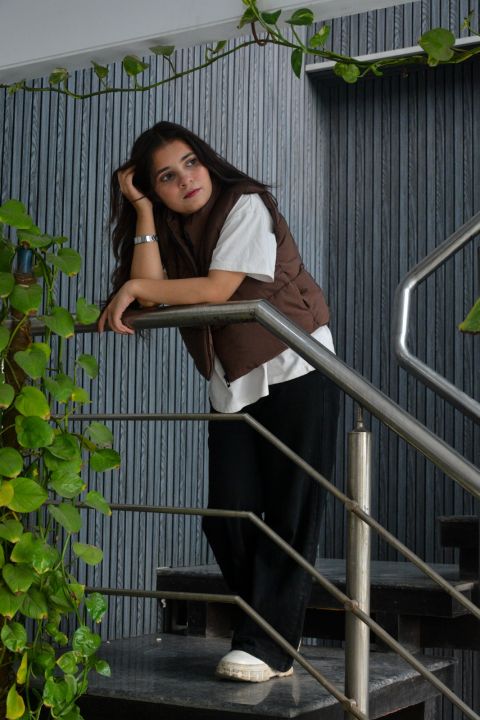 Cropped%20Padded%20Gilet%20Jacket%20-%20Stylish%20Winter%20Wear%20for%20Women%20-%20Image%205