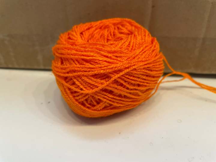 Al%20Saeed%20Wool%20Embroidery%202ply%20Woolen%20Yarn%20Thread%20Pack%20(12pcs)%20-%20Image%204