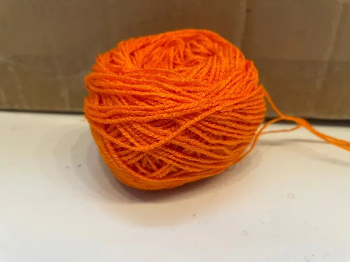 Al%20Saeed%20Wool%20Embroidery%202ply%20Woolen%20Yarn%20Thread%20Pack%20(12pcs)%20-%20Image%204