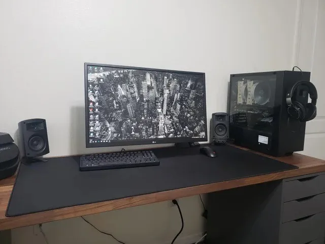 Laptop%20Matt%20Desk%20Mat%20Computer%20Table%20Protector%20Mat%20Multi%20use%20Synthetic%20Leather%20Matt%20Large%20-%20Image%203