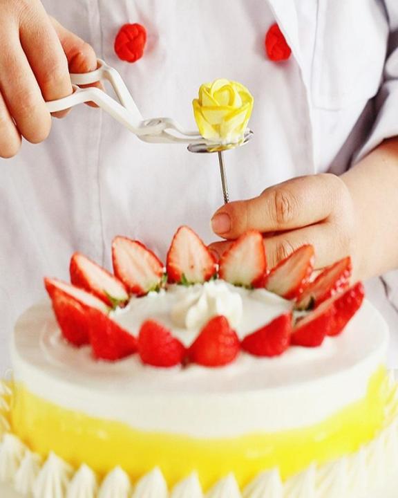 Stainless%20Steel%20Baking%20Nails%20And%20Scissors%20-%20Image%203