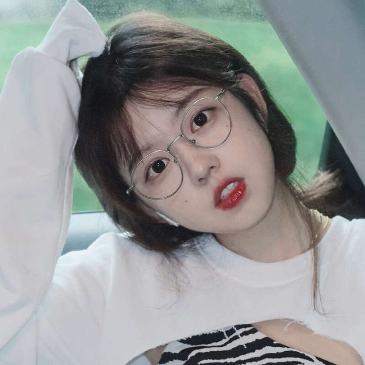 Naked gold rimmed frame for myopia Instagram popular small face glasses frame Korean version trendy girl with smart and stylish design
