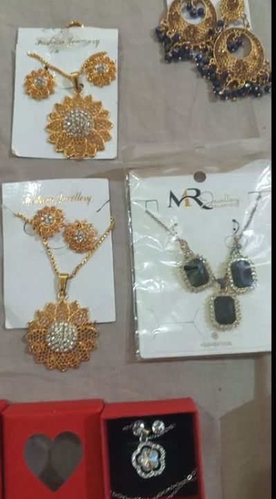 Vintage%20Gold%20Color%20Waterdrop%20Stud%20Earrings%20for%20Women%20Fashion%20INDIAN%20KOREAN%20JEWELLERY%20,Antique,Meenakari,Filigree,Tribal,%20Bead,Pachchikam,Handmade,Ivory,%20Cosmic%20Pearl,Bow%20heart,Leaf,CUBIC,Glowing%20star,Rising%20star,Knot,Jingle%20bells,LOOP/%20No%20colour%20Warranty%20-%20Image%203