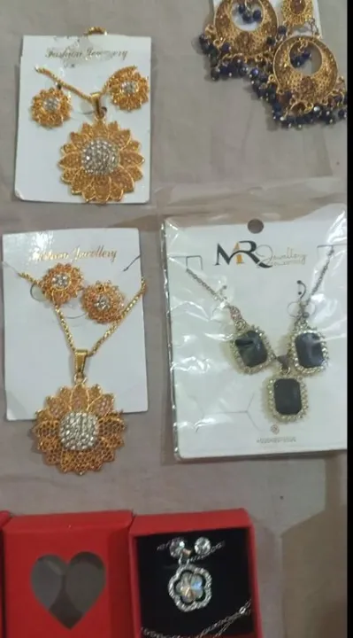 Vintage%20Gold%20Color%20Waterdrop%20Stud%20Earrings%20for%20Women%20Fashion%20INDIAN%20KOREAN%20JEWELLERY%20,Antique,Meenakari,Filigree,Tribal,%20Bead,Pachchikam,Handmade,Ivory,%20Cosmic%20Pearl,Bow%20heart,Leaf,CUBIC,Glowing%20star,Rising%20star,Knot,Jingle%20bells,LOOP/%20No%20colour%20Warranty%20-%20Image%203