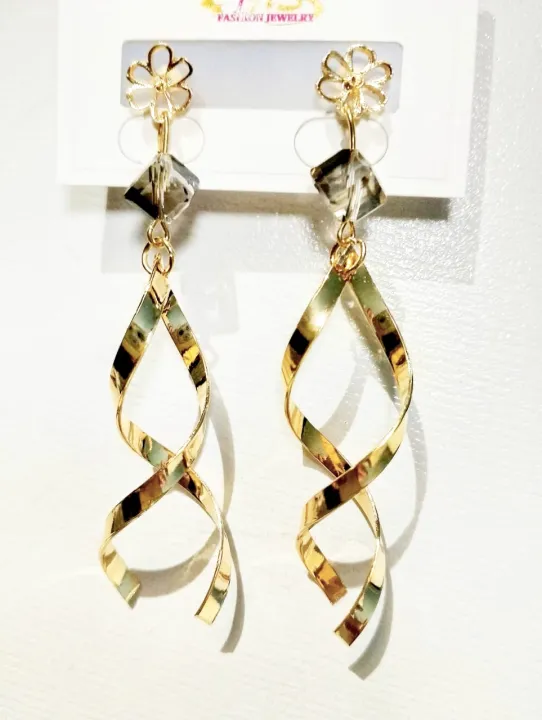 Choose%20Your%20Own%20Pair%20of%20Latest%20Fashion%20Earrings%20%7C%20Trendy%20Gold-Tone%20Earrings%20Set%20for%20Girls%20&%20Women%20-%20Image%204