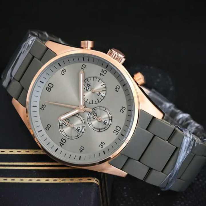 Casual%20Fashion%20Wrist%20Watch%20Rubber%20Straps%20Men%20Quartz%20Watch%20For%20Boys%20&%20Men%20-%20Image%202