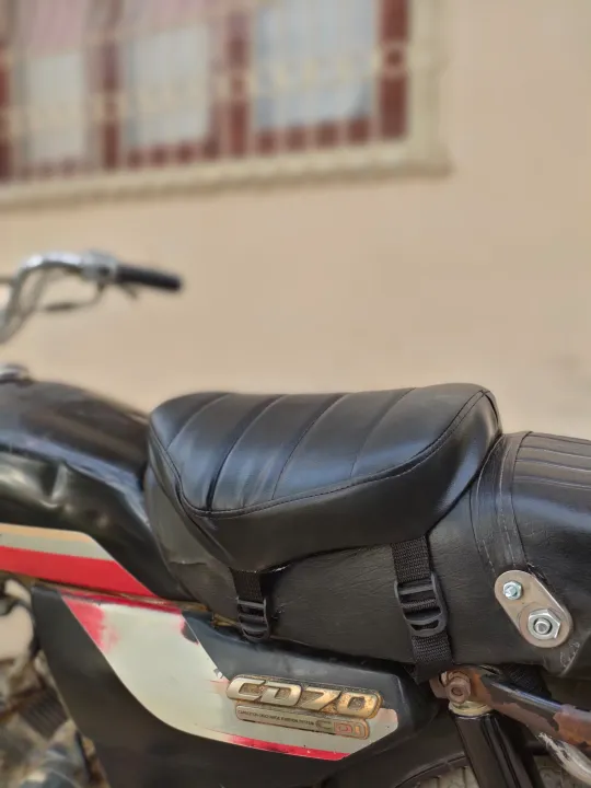 Universal%20Bike/Motorcycle%20Seat%20Cushion%20%7C%20Ergonomic%20&%20Comfortable%20%7C%20High%20Density%202-Inch%20Foam%20%7C%20For%20Back%20Pain%20&%20Long%20Rides%20%7C%20Easy%20Installation%20For%20All%20Bikes%2070cc%20100cc%20125cc%20150cc%20200cc%20-%20Image%204
