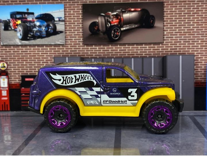 Hot%20Wheels%20Power%20Panel%20Diecast%201:64%20Die-cast%20Original%20-%20Image%203