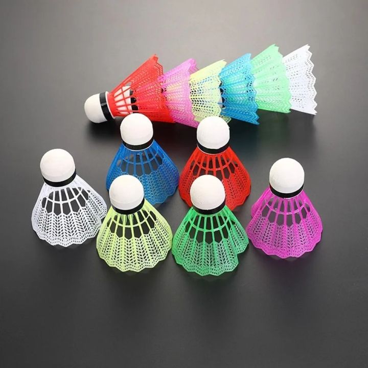 Badminton%20Feather%20Shuttles%20box%20pack%20of%2012%20-%20Image%205