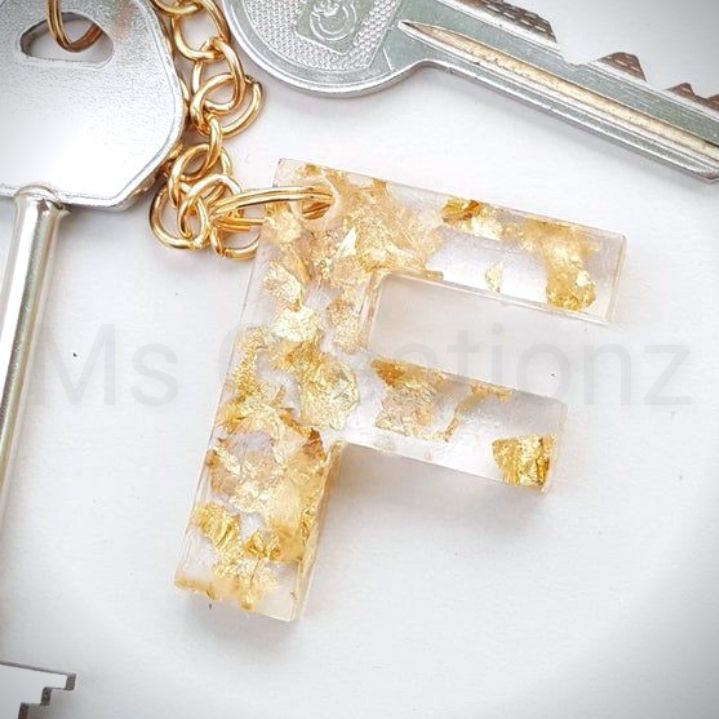 Custom%20letter%20keychains%20/keychains%20for%20girls%20/keychains%20for%20boys%20resin%20keychain%20-%20Image%202