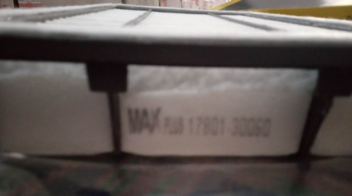 TOYOTA%20HIACE%20EURO%20AIR%20FILTER%20OEM#%2017801-30060%20-%20Image%205