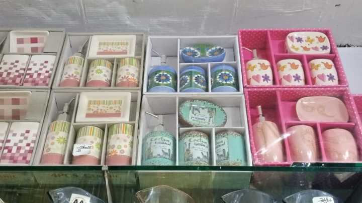 Ceramic%20Bathroom%20Set%20Elegant%20Design%20-%204%20Pcs%20-%20Image%202