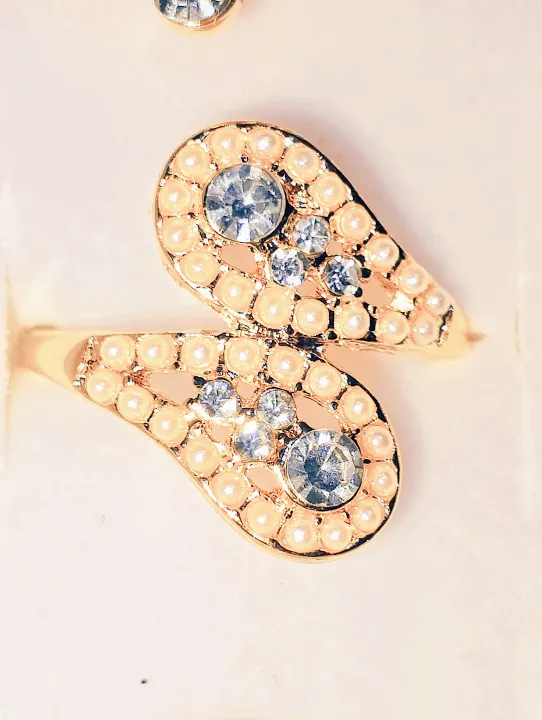 Premium%20Luxury%20Gold-Plated%20Zircon%20Ring%20for%20Women%20%E2%80%93%20Elegant%20Attractive%20Engagement%20&%20Party%20Ring%20-%20Image%207