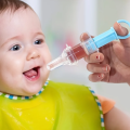 Baby Medicine Dispenser Baby Pacifier Feeder, Baby Liquid Medicine Dispenser, Anti-choking Silicone Needle Feeder Water Feeder, With Measuring 20ml Cup. 