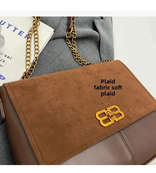 Elegant%20Black%20Suede%20and%20Leather%20Shoulder%20Bag%20for%20Women%20%E2%80%93%20Gold%20Chain%20Strap,%20Vintage%20Clasp%20Closure,%20Luxe%20Texture,%20Spacious%20Design%20%E2%80%93%20Perfect%20for%20Office,%20Travel,%20Brunch,%20or%20Evening%20Occasions.%20-%20Image%204