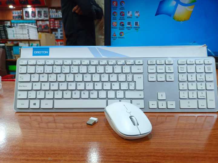 OMOTON%20Wireless%20Keyboard,%20Ultra%20Slim%20Computer%20Keyboard%20with%20Numeric%20Keypad%20for%20Computers,%20Desktops,%20PCs,%20%7C%20WK002%20%7C%20With%206%20months%20warranty%20-%20Image%203