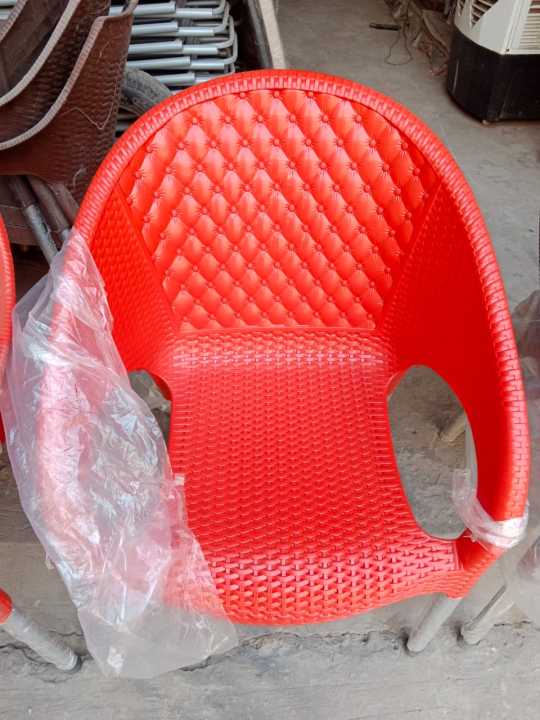 Plastic%20Chairs%20set%20-%20Image%203