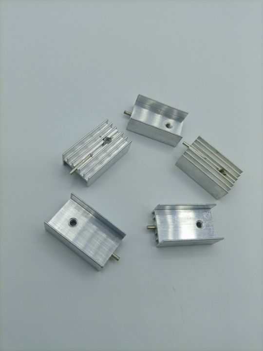 Pack%20of%205%20-%20Aluminium%20Heat%20Sinks%20With%20Screws%20For%20Transistors%20Mosfets%20Voltage%20Regulators%20-%20Image%202