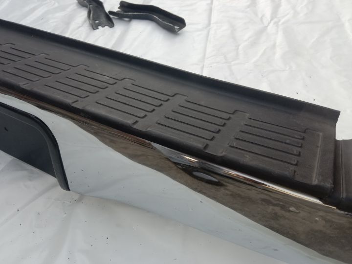 Toyota%20Hilux%20Vigo%20Back%20Bumper%20with%20orignal%20fitting%20-%20Image%203