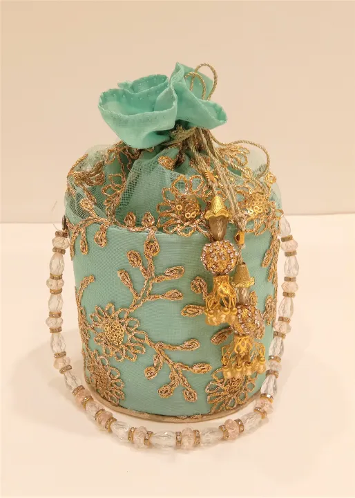 Bridal%20Bag%20Party%20Bag%20Bridal%20Clutch%20-%20Matching%20Mehndi%20Pouch%20for%20Bride%20&%20Bride%20Friends%20-%20Image%203