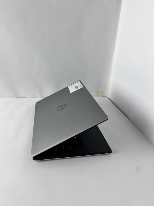 DELL%20XPS%2013%20i7%208th%20(GEN)%2016GB%20RAM%20256GB%20SSD%20-%20Image%204