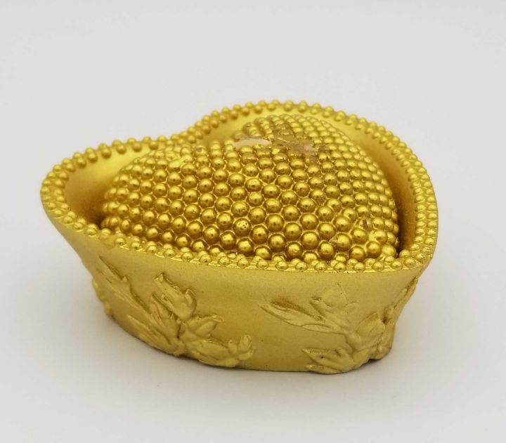 HEART SHAPE CANDLE IN GOLDEN COLOR