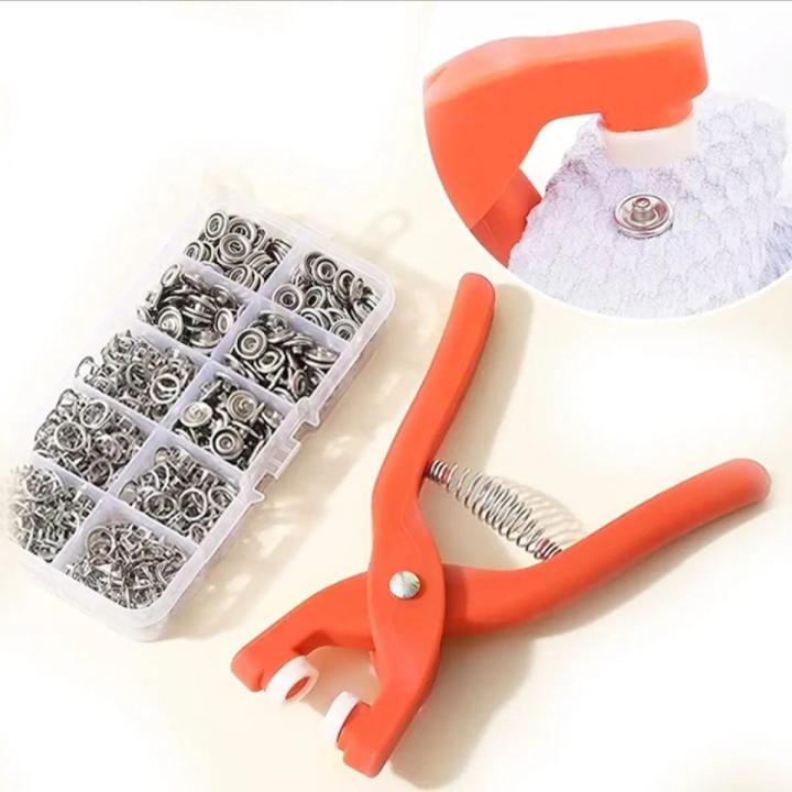 Pliers Button Press Tool With 25 Button Metal Snaps Buttons with Fastener Pliers Tool Kit Set Sewing Free Snap Button Kit with Manual Pliers Press Studs Tool for DIY Crafts Bags Sewing Snap Fastener Kit