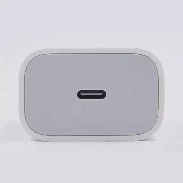 Original%2020W%20PD%20Fast%20Charging%20Adapter%20for%20all%20iPhone%20-%20Image%204
