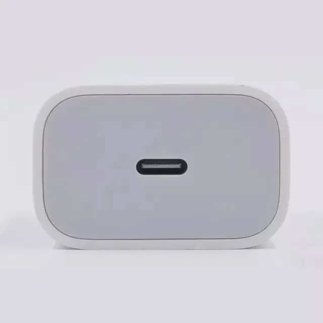 Original%2020W%20PD%20Fast%20Charging%20Adapter%20for%20all%20iPhone%20-%20Image%204