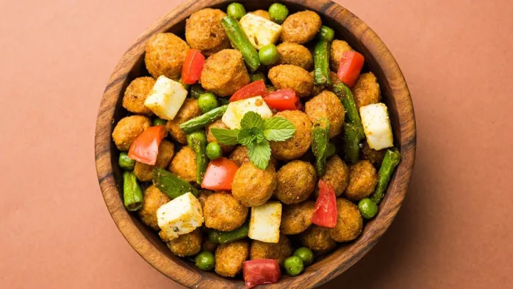 Vedic%20Wellness%20SOYA%20Chunks%20(SOYA%20Wadi)%20(200%20Gram)%20-%20Image%206