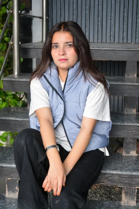 Cropped%20Padded%20Gilet%20Jacket%20-%20Stylish%20Winter%20Wear%20for%20Women%20-%20Image%206