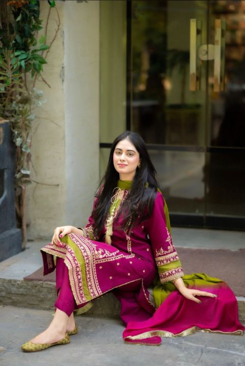 Omal by Komal summer Collection hit  Code  Available on Fine Quality 90/70 Lawn with Chiffon simple 3 pcs suit  Dopatta p