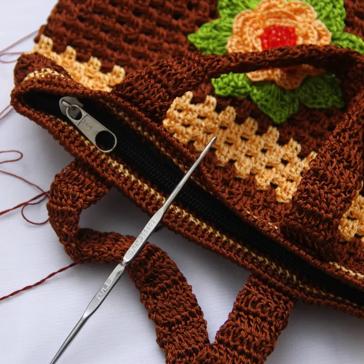 Handmade%20Thread%20Purse%20-%20Image%202