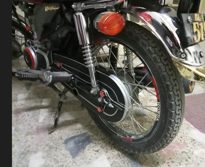 125%20chain%20cover%20sticker%20kit%20with%20exact%20size%20for%20scratch%20protection%20-%20Image%205