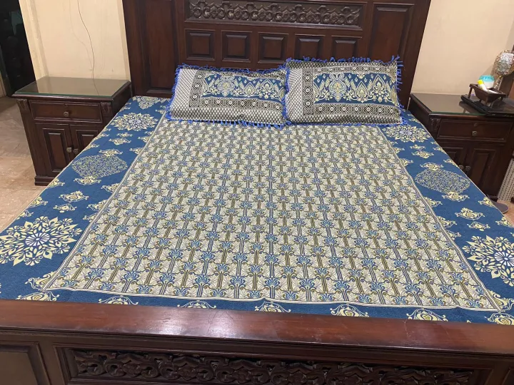 Multani%20Gultex%20King%20Size%20Bedsheet%20With%20Two%20Pillow%20Covers%20in%20Elegant%20Design%20-%20Image%202