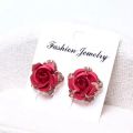 Fashionable Floral Stud Earrings. 